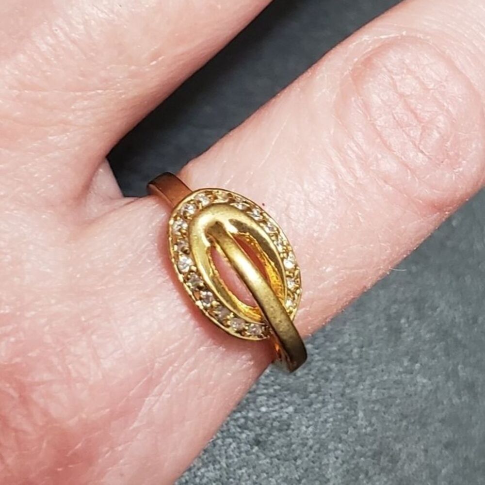 Gold tone oval rhinestone ring Size 6.5